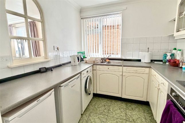 12, Doris Court, Norfolk Avenue, Toton, Nottingham photo 3