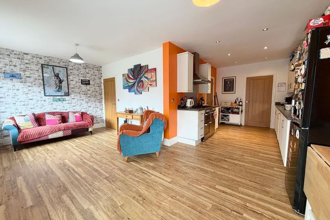 71 Meadow Lane, Carlisle photo 2