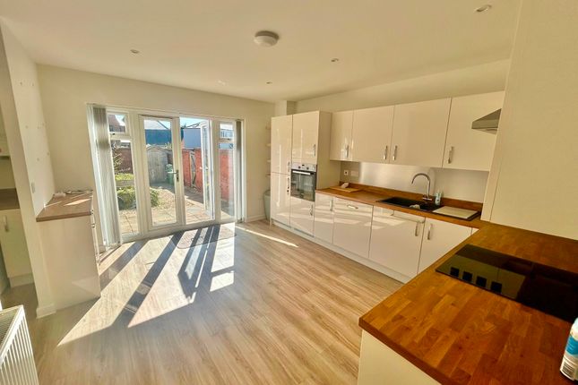30 Dart Avenue, Exeter photo 2