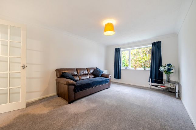3 Falcon Court, Taunton photo 2