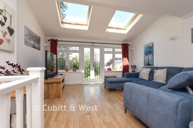 12, Tupwood Gardens, Caterham photo 2