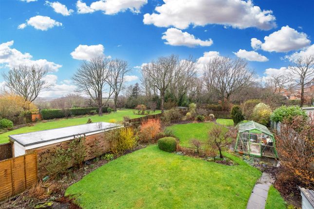 24, Morwick Grove, Leeds photo 3