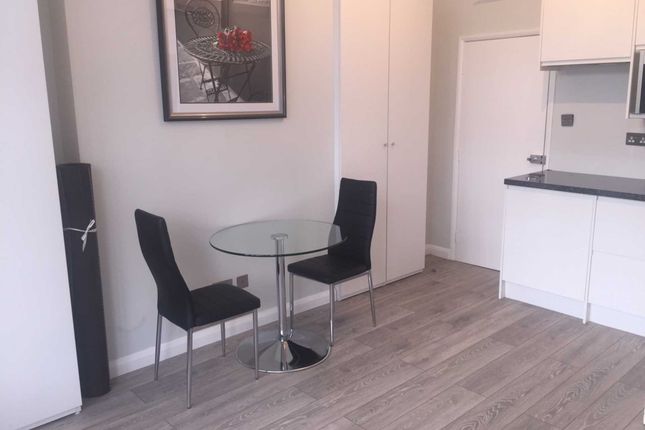 Flat 5, The Vale, London photo 5