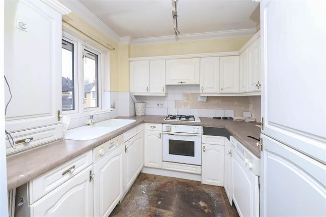 Flat for sale in Uxbridge Road, Hatch End, Pinner