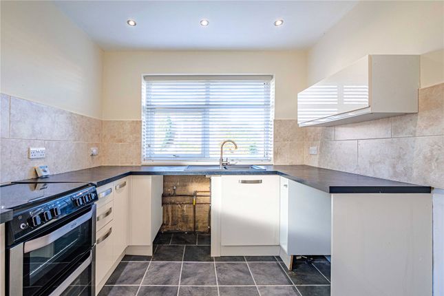 25, Holmwood Close, Central Bedfordshire photo 4
