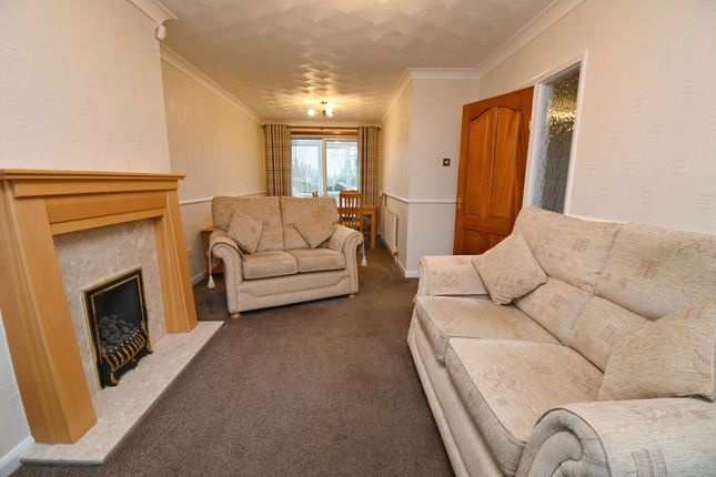 77, Hall Royd Walk, Barnsley photo 2