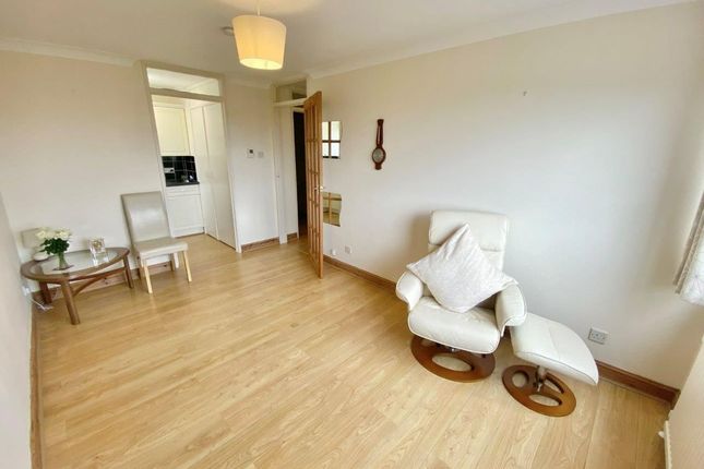Flat 10, Lucerne, Torquay photo 3
