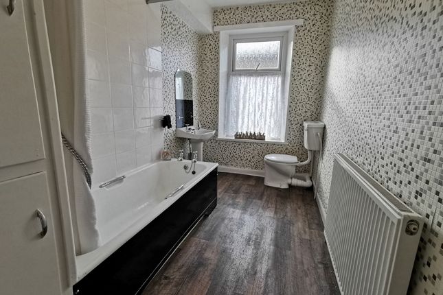 300 Heaton Road, Bradford photo 5