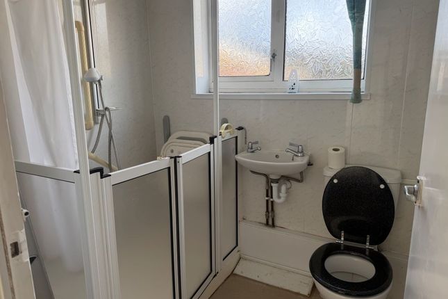 8, Furze Crescent, Swansea photo 4
