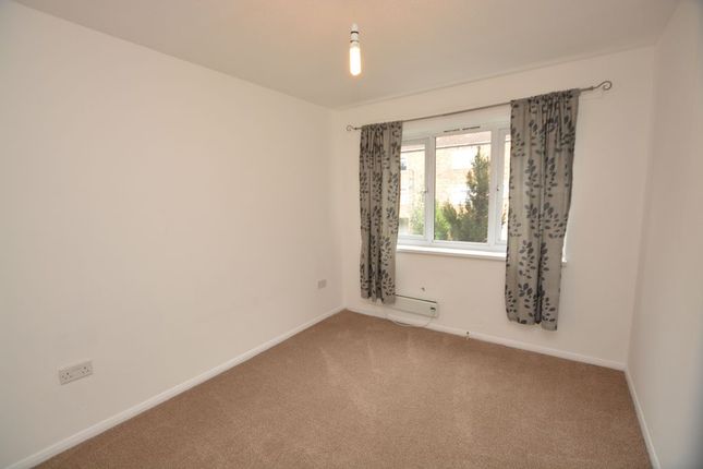 (Arr)(RG TA) 49, Victoria Road, Slough photo 2
