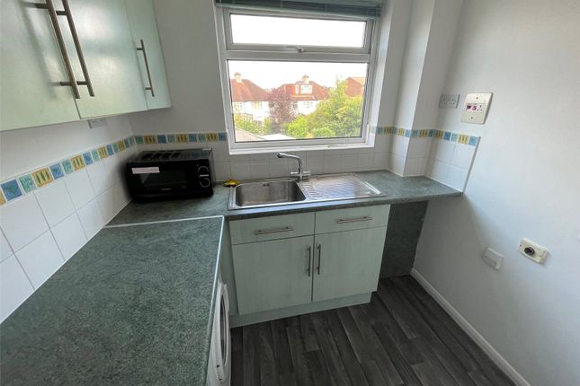 Flat 4 Sharon Court, 18, Hadlow Road, Kent photo 3