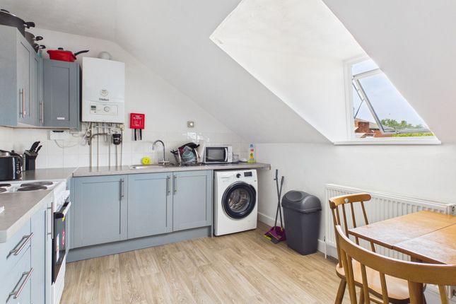 (Upper) Maisonette, Room 2 1 Archibald Street, Gloucester photo 2