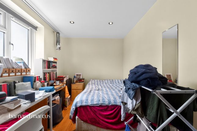 Flat 5, Newbridge Court, Hazelhurst Road, London photo 4
