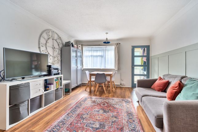 13, Scoter Close, Woodford Green photo 2