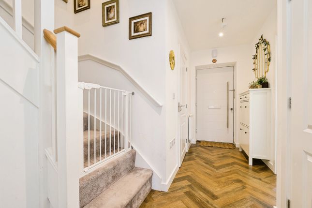 4, Finlay Gardens, Hornchurch photo 4