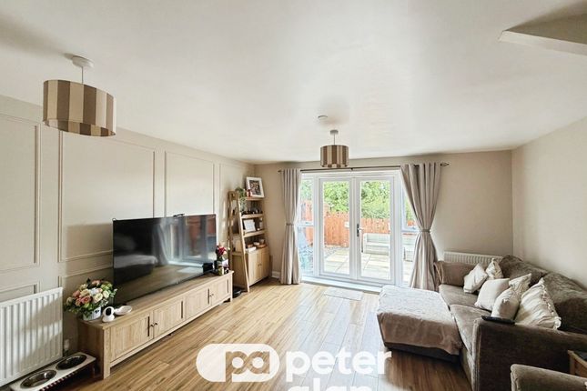 7, Maes Y Rhedyn, Bridgend photo 2