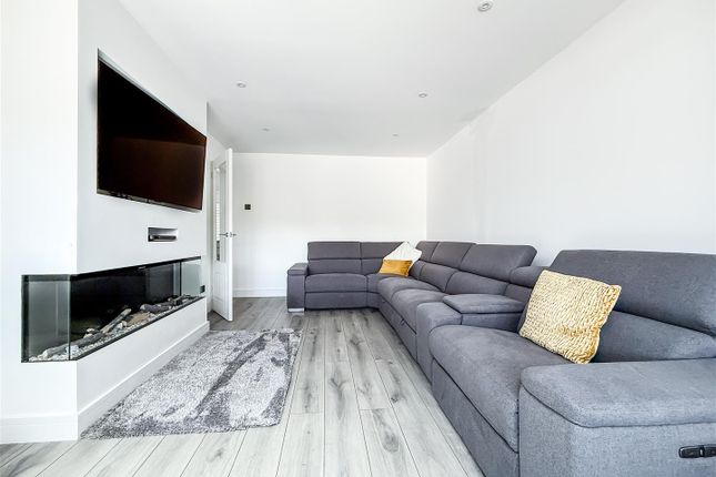 82, Orchard Grove, Fareham photo 4