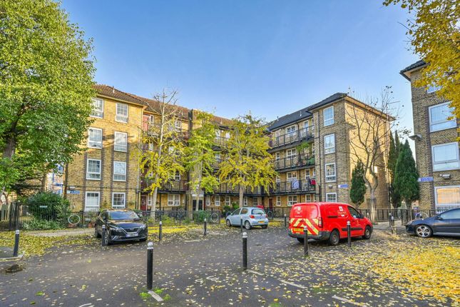 Flat for sale in Cahir Street, Docklands, London