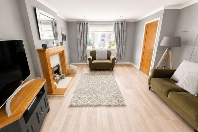 6, Dawlish Close, Blackburn photo 2