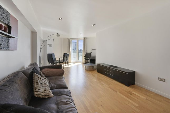 Thumbnail Flat to rent in City Tower, 3 Limeharbour, Canary Wharf, London