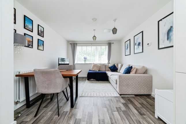 Flat 9, Winston House, Blossom Drive, Welwyn Garden City photo 4