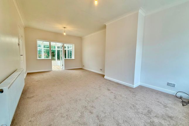 42, Emmott Drive, Leeds photo 4