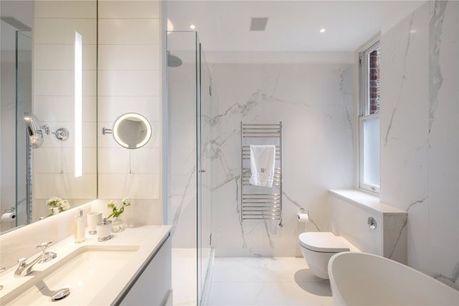 Flat for sale in Cheyne Court, London