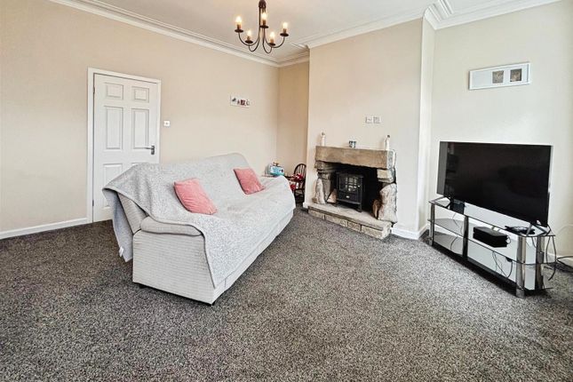 58, Beldon Lane, Bradford photo 2