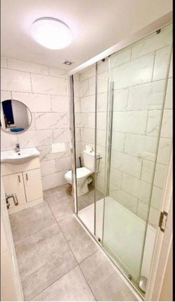 3A, Golders Green Road, London photo 5