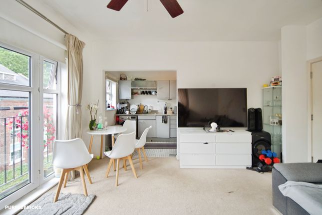 Flat 6/The Formation, 6 Woolwich Manor Way, London photo 4