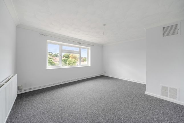 11, Rowan Close, Surrey photo 2