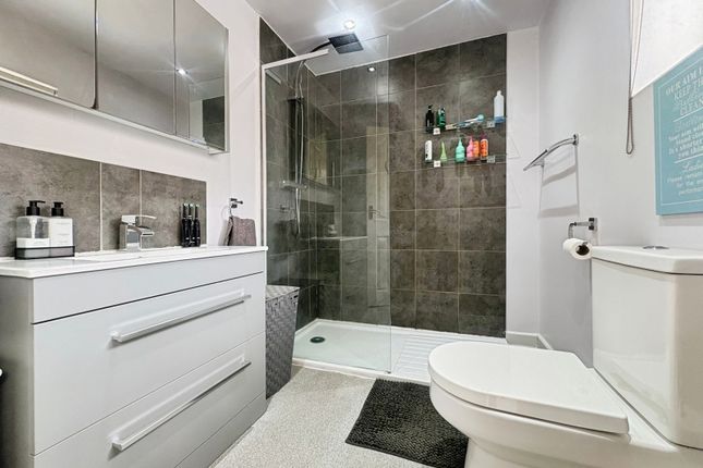 61, Woodside Road, Surrey photo 4