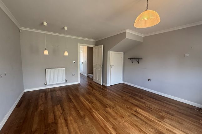 60, Little Highwood Way, Brentwood photo 3