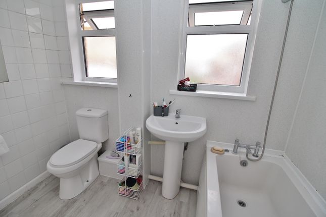 19, Wildmoor Walk, Havant photo 4