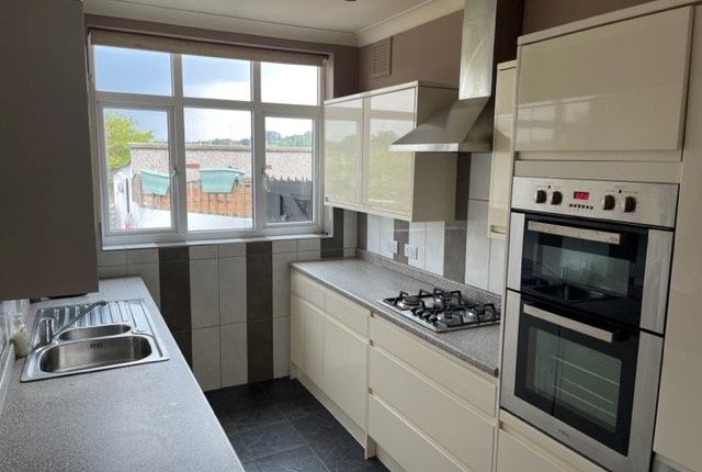5, Kensington Drive, WOODFORD GREEN photo 4