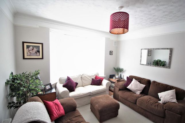 49, East Park, Crawley photo 3