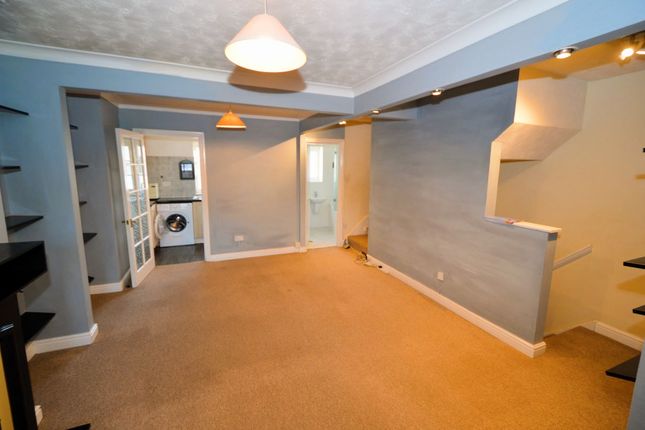 31A, High Street, Bagshot photo 4