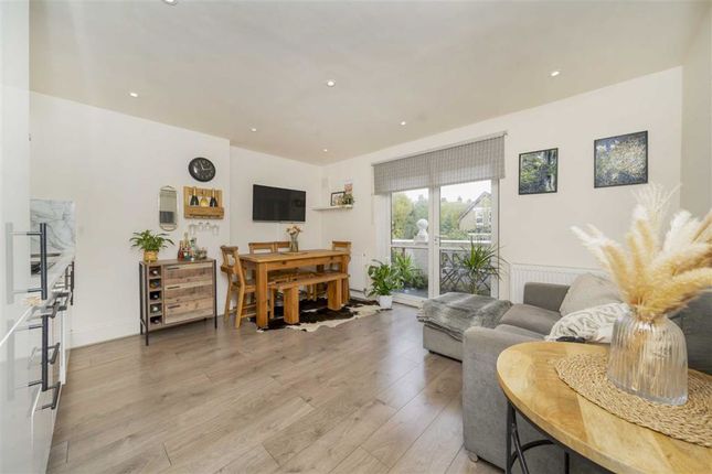 Flat for sale in Minster Road, London