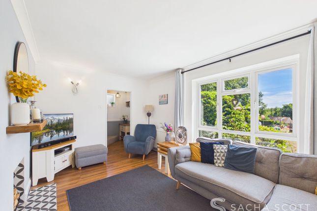 2 Gale Crescent, Banstead photo 2
