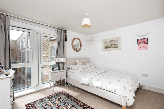 70, Drapers Court, London photo 4