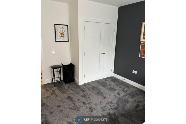 Flat, Well Court Adit Road, Erith photo 2
