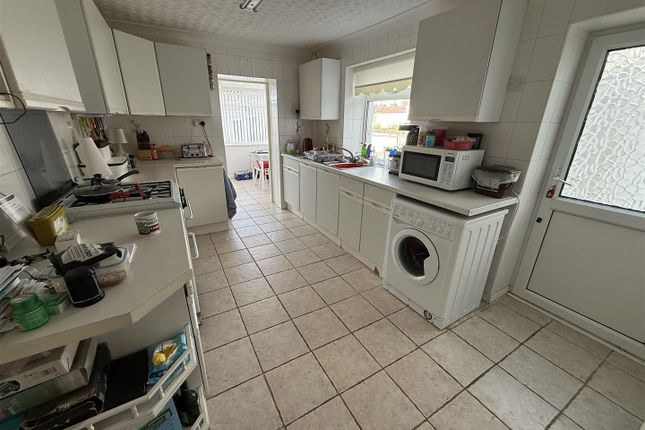 13, Pemberton Avenue, Burry Port photo 2