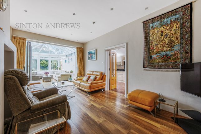 32, Creswick Road, London photo 3