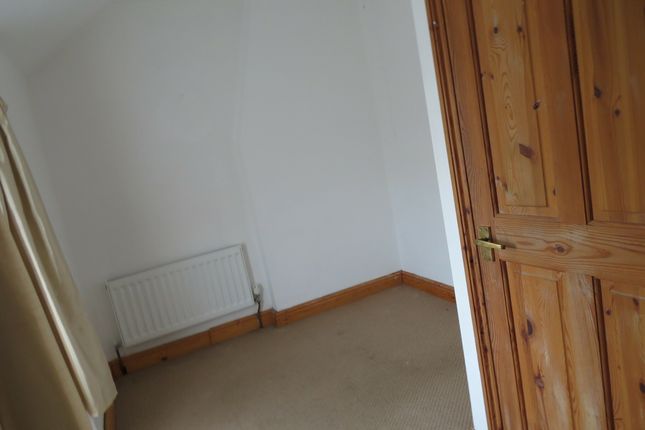 Cottage to rent in High Street, Abington, Northampton