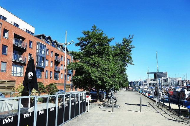 Thumbnail Flat for sale in Freedom Quay, Railway Street, Hull