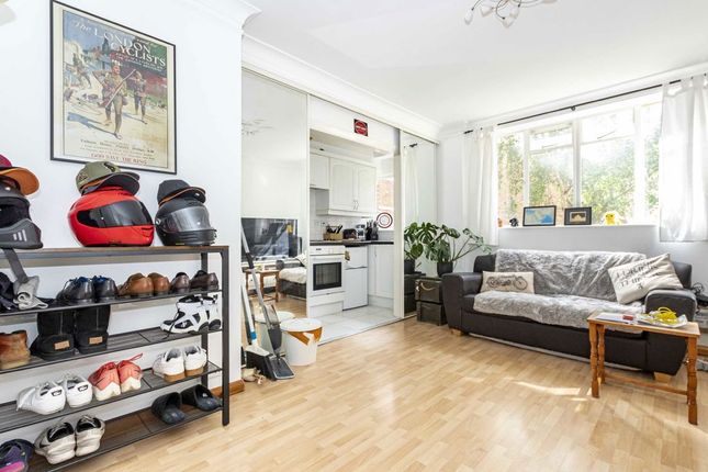 Flat 214, Harwood Court, Upper Richmond Road, London photo 3