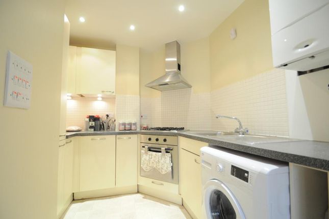 111, Chandler Way, London photo 2