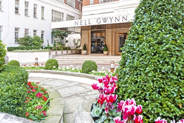 Flat to rent in Nell Gwynn House, Sloane Avenue