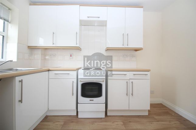 142, Aynsley Gardens, Harlow photo 4