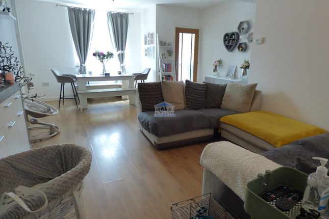 136, Oxford Street, Bridgend photo 4